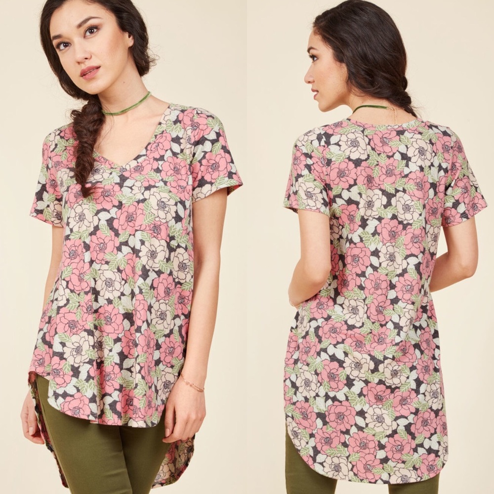 Packing Preserves Knit Top in Tiled Garden